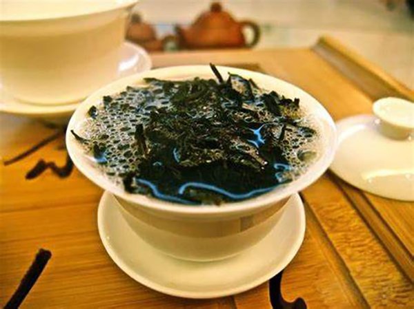 In fact, we don't need to remove the tea foam when drinking
