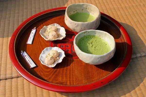 Having green tea on an empty stomach is not healthy