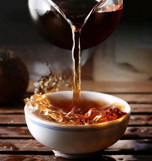 The high-quality dark tea infusion is as clear as crystal