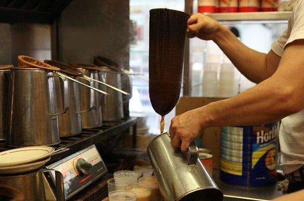 The cloth tea filter bag looks like a silk stocking
