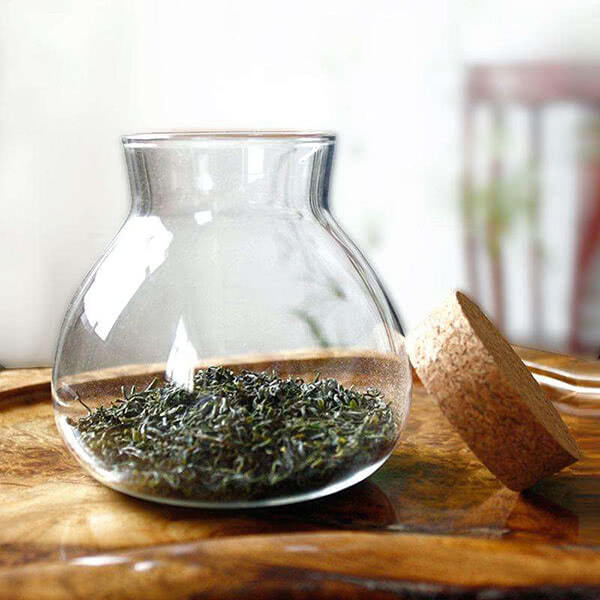 The glass tea container is weak at avoiding light