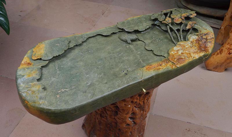 This jade tea tray looks very expensive