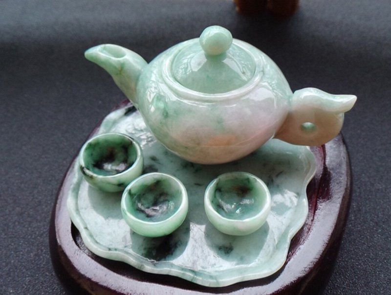 The jade teapot cost expensive