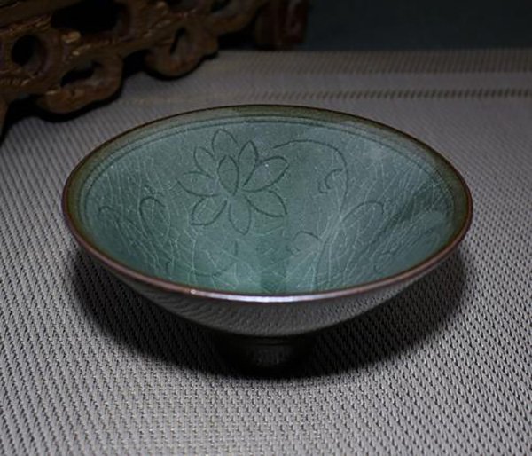 At first, people use a big wine dish for having tea