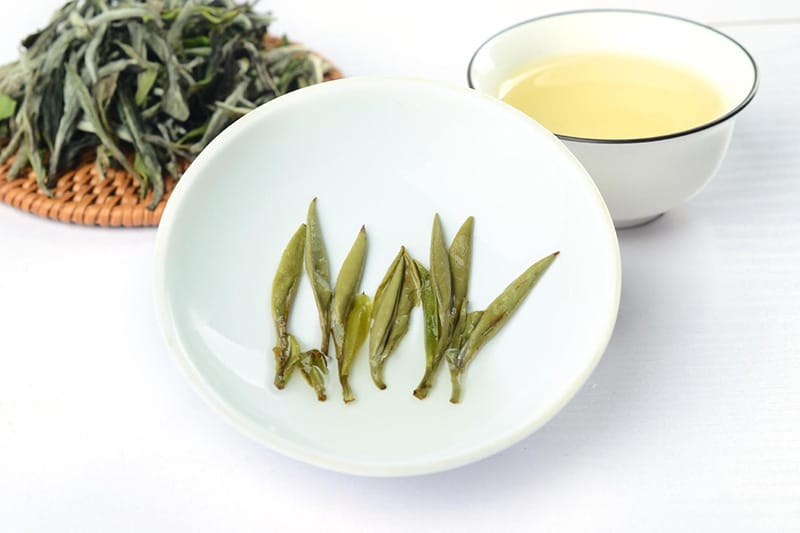 The first-grade white peony tea's buds are a little longer