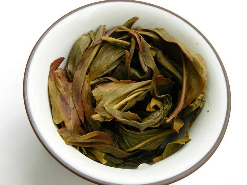 Shaking makes the green leaf with a red rim