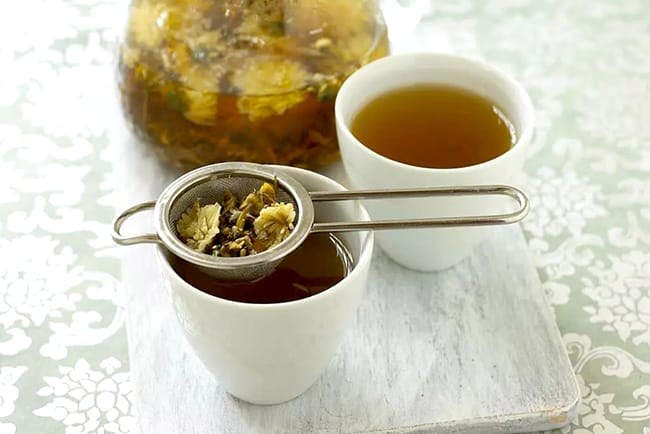 Making lavender tea with other herbs together to get a better flavor